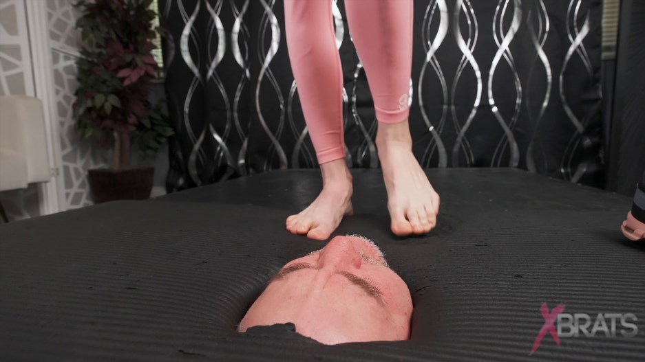 Bratty Foot Girls - Mars Solo, Jason Ninja - Human Pedicure Box